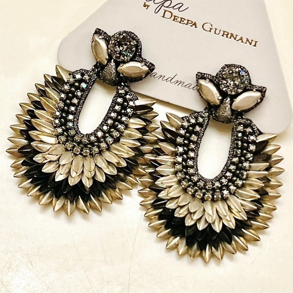 🌺🎉HP🎉🌺 NWT Deepa Gurnani Crystal Lotus Petal Chandeliers - Picture 9 of 16